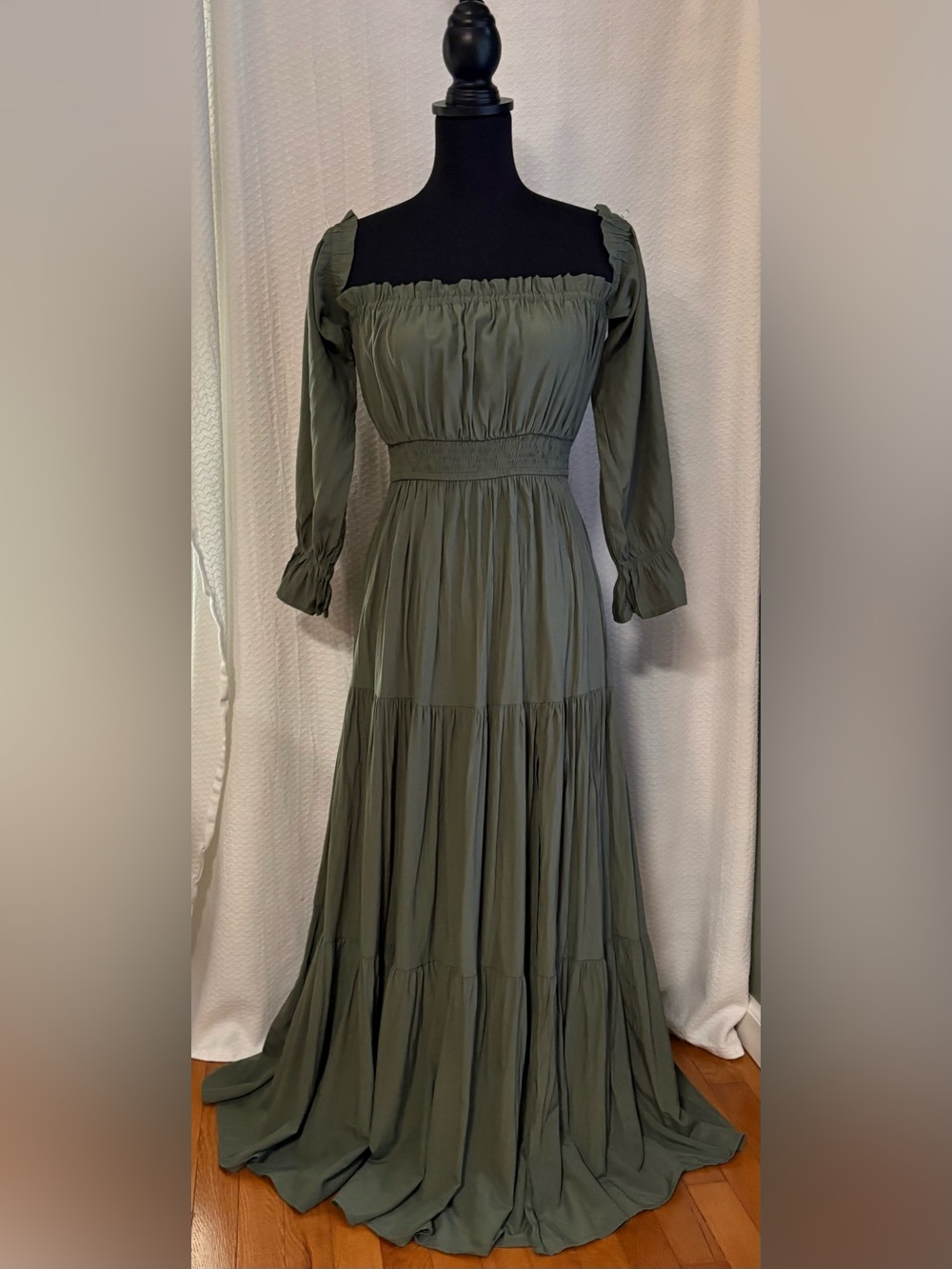 Zesica Off-shoulder, smock waist, tiered maxi dress. Size S - Picture 1 of 8